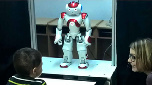 로봇 활용한 자폐아 치료, 사람이 한 치료와 효과 비슷했다