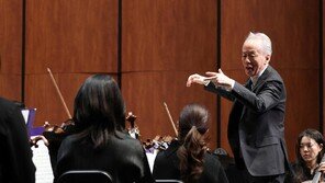 화성에 울려 퍼진 ‘천상의 하모니’…1450석 관객 ‘감동’으로 화답