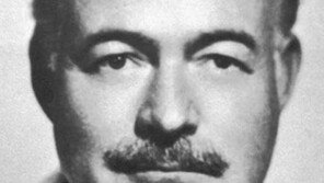 “헤밍웨이에겐 전쟁터가 교육장”…노벨문학상 작품 이해돕는 가이드북 나왔다