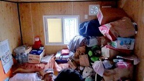 용천수로 씻으며 컨테이너 생활…60대 여성 새 보금자리 찾았다