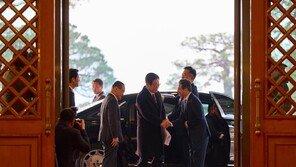 李대통령, 靑집무 첫날 춘추관 깜짝 방문…“다음엔 통닭 사들고 오겠다”