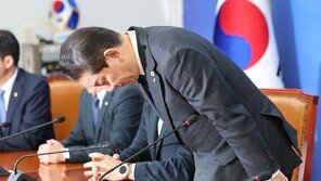 [속보]‘갑질-특혜 의혹’ 김병기 與원내대표 사퇴…“국민 눈높이 못 미쳐”