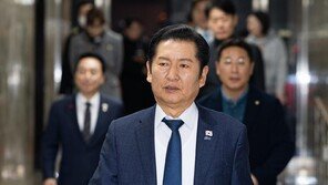 정청래 “김병기, 말 안듣는 국힘 때문에 마음고생”…비위의혹 사퇴 위로