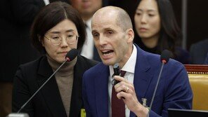 통역 기싸움에 고성 오간 쿠팡 청문회…김범석 등 핵심 경영진은 또 불출석