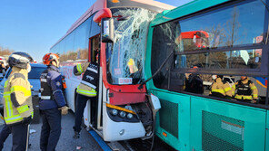 서울 강동구서 버스 3대와 승용차 추돌…40명 병원 이송