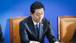 ‘원내대표 사퇴’ 김병기, 하루종일 이어진 그의 쓴웃음[청계천 옆 사진관]