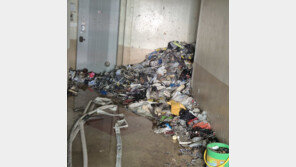 20년 홀로산 참전용사, 쓰레기 더미에서 숨져…‘저장강박증’