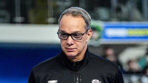 男배구 우리카드, 파에스 감독과 결별…박철우 감독대행 체제