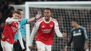 EPL 1위 아스널, 아스톤빌라 4-1 완파…공식전 12연승 저지