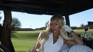 노출 골프웨어에 시끌 “보기 불편”vs“표현 자유”…美인플루언서 논란