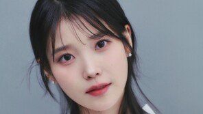 아이유, 연말 맞아 미혼모·자립 청소년·취약층에 2억원 기부