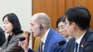 쿠팡 대표 “택배 야간업무 직접 해보겠다…의원도 같이 하자”