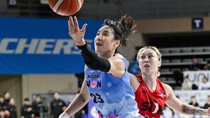 여자농구 우리은행, BNK 75-61 격파…단독 4위·2연승·5할 승률 회복