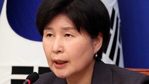 백혜련 “원내대표 임기 왈가왈부할 때 아냐…당 윤리적으로 굉장히 위기”