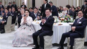 李 “성장 전략 대전환, 기회-과실 함께 나눠야”