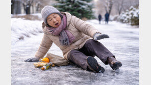 “살짝 미끄러진 것뿐인데” 뇌출혈…겨울철 노인 낙상 사고 주의