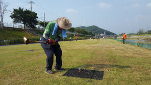 캠핑장도 파크골프장으로… “환경 훼손” vs “고령층 건강 복지”