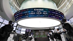 코스피 새해 첫 거래일 사상 최고가… 반도체 투톱, 동반 신고가