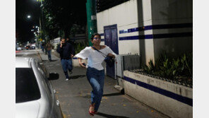 [속보]“베네수엘라 수도서 최소 7차례 폭발음…항공기 저공비행”