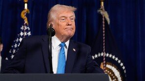 트럼프 “마차도, 베네수서 존경 못 받아…국가 이끌기 어려울 듯”