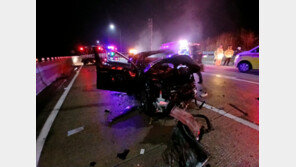 고창서 고속도로 달리던 SUV가 래커차 들이받아…11명 사상