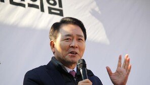 성일종 “총 대신 삼단봉으로 적 막으라는 軍…北에 무장해제 통보하나”
