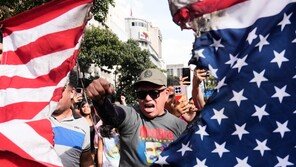 “트럼프, 국외문제 불개입 어겨” MAGA 진영내 갈등