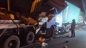 남해고속도로 함안IC 부근서 트레일러가 화물차 추돌…1명 사망