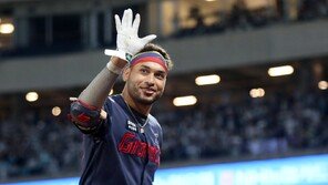 “가족여행 떠나 천만다행”…롯데 레이예스, 베네수엘라 사태 피했다