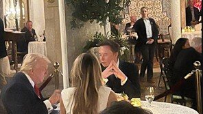 머스크, 트럼프 부부와 “멋진 저녁” 사진 공개…화해했나