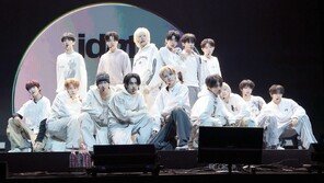 ‘15인조 컴백’ 아이덴티티, 압도적 ‘메가’ 퍼포먼스의 완성