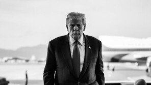 “까불면 다친다” 배경사진이 김해공항…시진핑 만난 곳 찍은 백악관