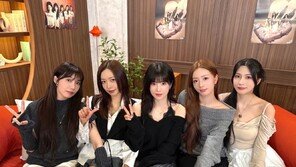 ‘컴백’ 에이핑크, 미니 11집 글로벌 차트 석권… 뜻깊은 15주년