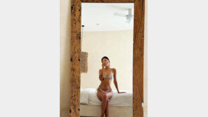 ‘애둘맘’ 김빈우, 발리서 뽐낸 과감 비키니 자태…군살 없는 몸매