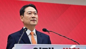 與 “국힘, 옷 갈아입는다고 마음 깨끗해지진 않을 것”