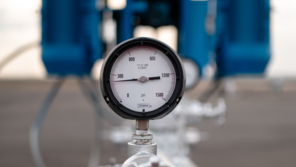 트럼프는 베네수의 ‘온건한 독재’ 원한다…이유는 석유산업 재편[딥다이브]