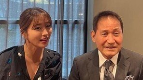 ‘하트 포즈’ 사양한 이민정…故안성기 추모글 올려