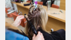 “공간-시설 함께 쓰는 공유미용실, 제도화해야 1인 창업 도움”