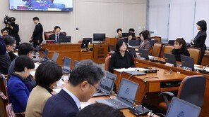 아동수당 지급, 2030년까지 8세→13세 확대…복지위 통과