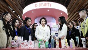 김혜경 여사, 상하이 ‘K-뷰티’ 행사 참석…“저녁마다 李대통령과 1일1팩”
