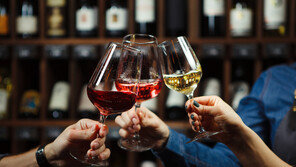 레드 vs 화이트…몸에 더 좋은 와인은?