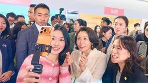 “저녁마다 李대통령과 1일 1팩”…김혜경 여사, 상하이서 ‘K-뷰티’ 세일즈