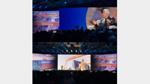 CES서 HD현대 찾은 젠슨 황 “디지털 트윈 완벽 구현”