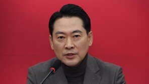 장동혁 “李 굴욕적 방중…서해를 조공으로 주겠다는 것”