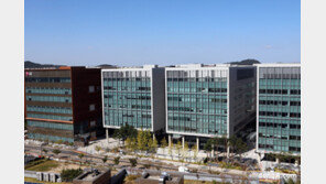 LG이노텍, 유리기판 기술 고도화… 문혁수 사장 “혁신적인 반도체 기판 선보일 것”