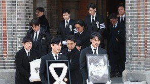 “아빠 빼닮은 다빈아”…故안성기 영결식서 생전 편지 낭독한 장남 ‘오열’