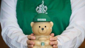 “먼저 사려고 몸싸움까지” 품절대란 스타벅스 곰돌이컵, 21일 국내 온라인몰에 풀린다