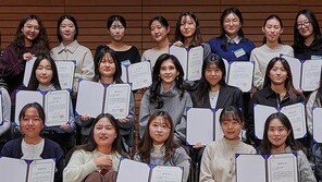 이부진, 두을장학재단 장학생들과 기념촬영