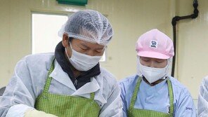 굴 껍데기 까는 정청래