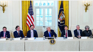 트럼프 “베네수에 1000억 달러 투자” vs 석유회사 “아직 장애물 많아”